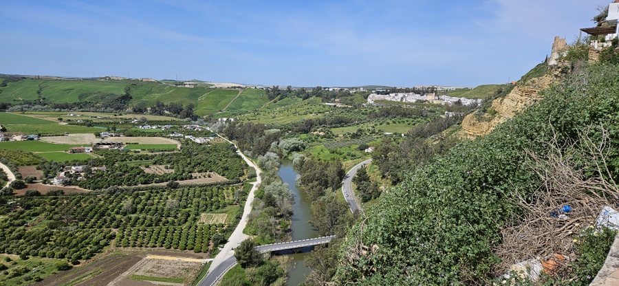 Arcos de la Frontera und Guadalete vom Mirador de Abades