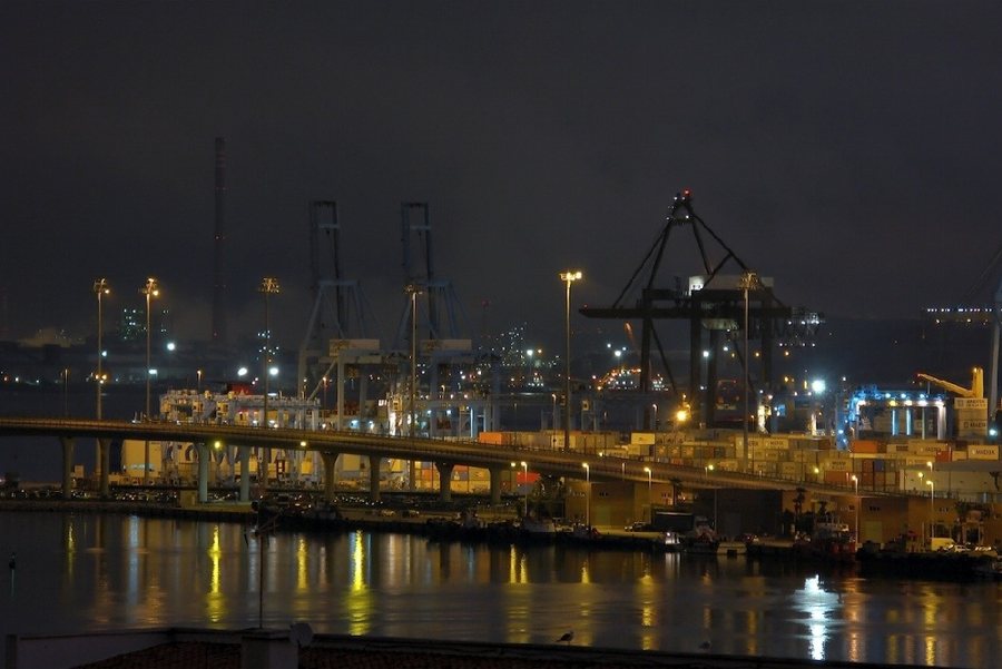 Hafen von Algeciras bei Sonnenaufgang