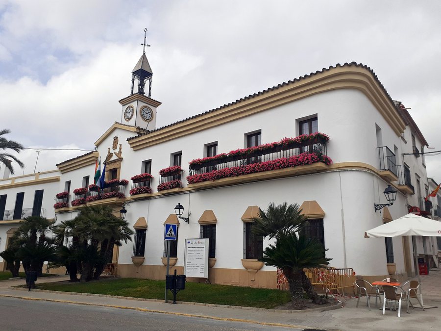 File:Ayuntamiento de Cañete de las Torres, 2.jpg