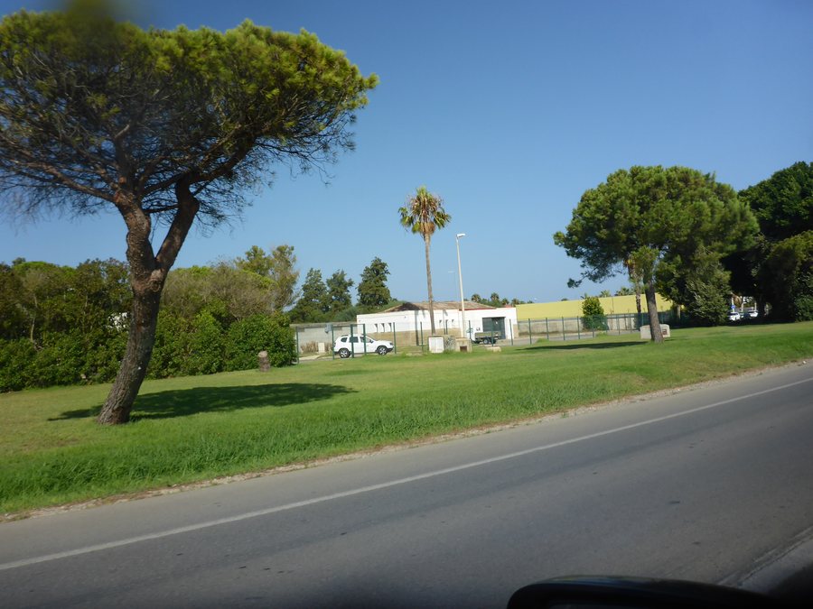 File:Centro de mantenimiento de Costa Ballena - P1710433.jpg
