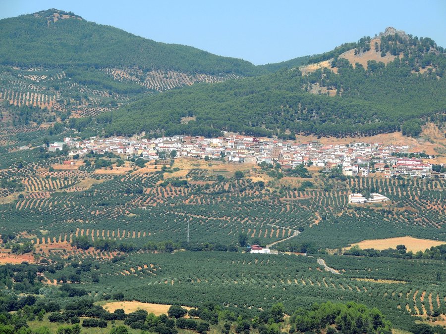File:Vista de Torres de Albanchez.jpg