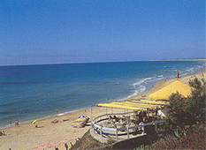 Leuchtturm an einer andalusischen Küste